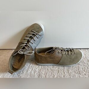 Keen leather tennis shoes, hardly worn